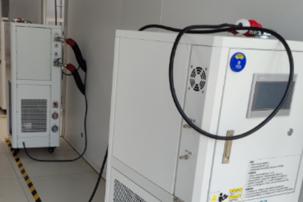 油加熱控溫設(shè)備是如何控溫的？